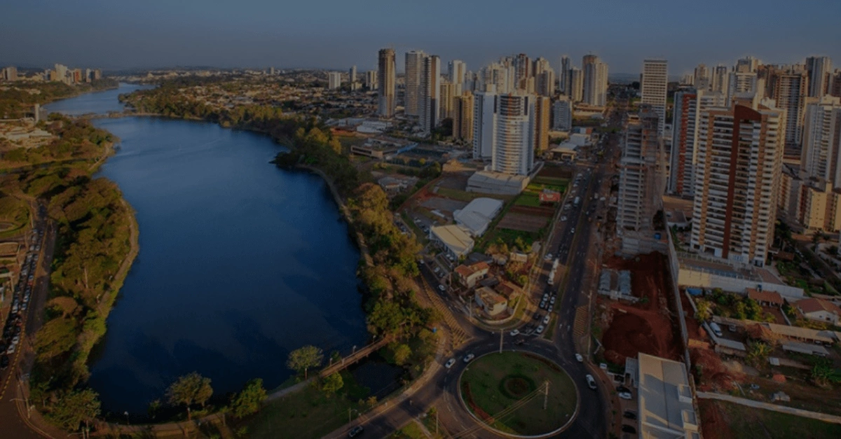 Vista da cidade apresentada nos materiais originais da Top Alimentos